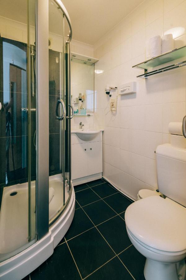 נינובה Hotel De Kalvaar מראה חיצוני תמונה